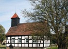 Nexdorf: Fachwerkkirche in der Mitte des Dorfes